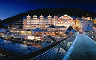 Urlaub mit der Familie Cavallino Bianco Family Spa Grand Hotel Angebot in St.Ulrich in Gröden