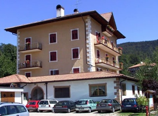Albergo Aurora in Tret bei Fondo