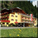 Flughafenhotel Hotel Badhaus nur 73km zum Flughafen Salzburg Airport W. A. Mozart Flughafenhotel Hotel Badhaus nur 73km zum Flughafen Salzburg Airport W. A. Mozart