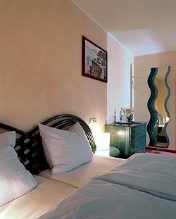 Airporthotel Hotel Landgasthof T�nnes in Wipperf�rth