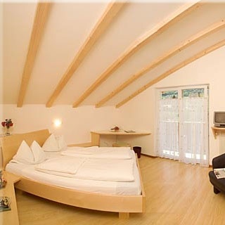 Flughafen Hotel Fr�hst�ckspension Roter Adler in Kaltern