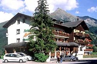 Familie Urlaub Hotel Alpina in Ulrichen