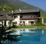 das Motorrad Hotel Pension Valtnaungut in Tscherms