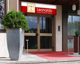 Flughafen Leonardo Hotel Frankfurt Airport liegt nur 9km vom Flughafen Frankfurt entfernt.