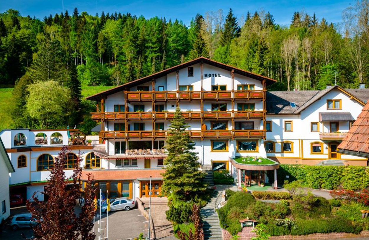 Motorradhotel Holzschuh`s Schwarzwaldhotel WELLNESS & SPA in Baiersbronn-Schönmünzach