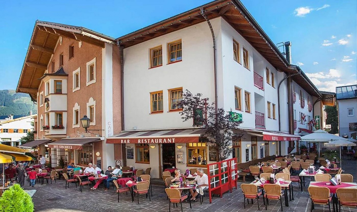Motorradhotel Historic Boutique Hotel Cella Central in Zell am See