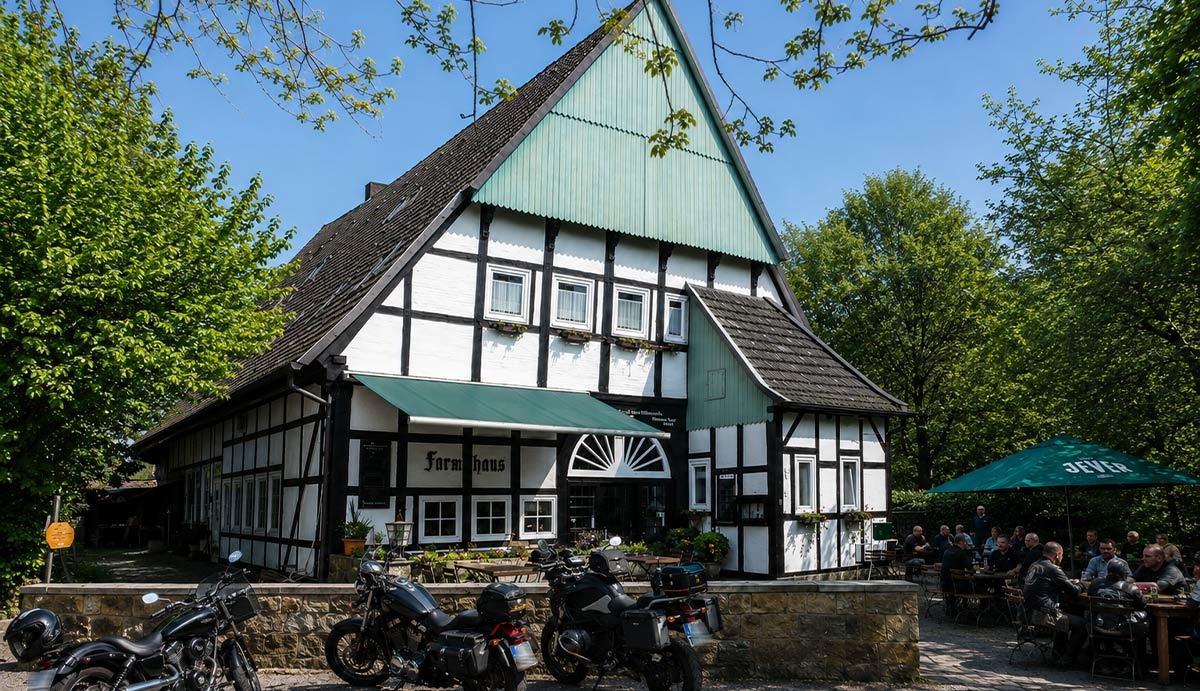 Fahrrad Altes Farmhaus in Lienen in Münsterland Fahrrad Altes Farmhaus in Lienen in Münsterland