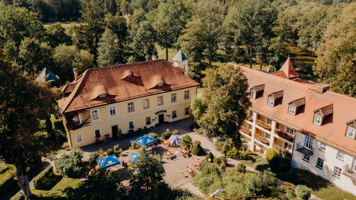 Unser Partnerhaus Landschloss ErnestgrÃ¼n in Bad Neualbenreuth aktualisiert gerade seine Haus-Fotos. Bitte besuchen Sie uns in den kommenden Tagen erneut.