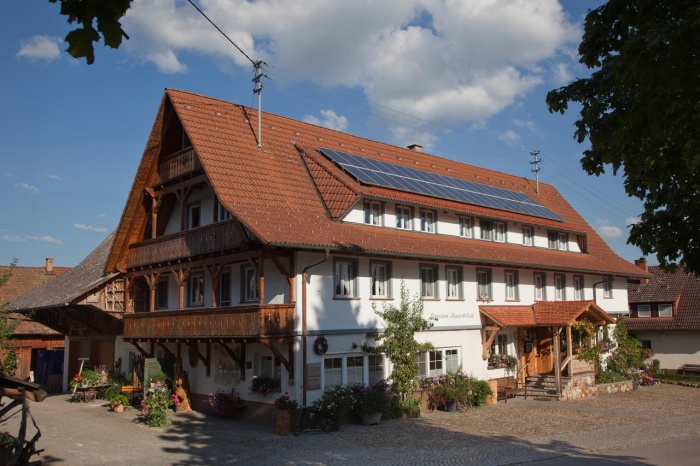 Unser Partnerhaus Pension Baarblick in Donaueschingen / Hubertshofen aktualisiert gerade seine Haus-Fotos. Bitte besuchen Sie uns in den kommenden Tagen erneut.
