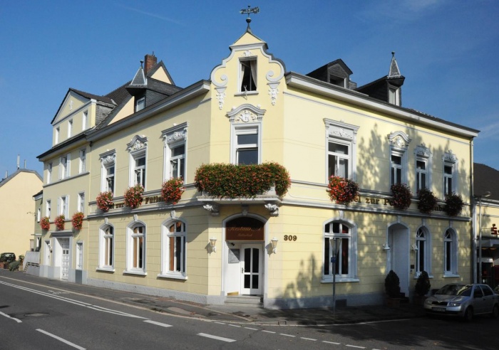 Unser Partnerhaus Hotel-Restaurant zur Post in Bonn aktualisiert gerade seine Haus-Fotos. Bitte besuchen Sie uns in den kommenden Tagen erneut.
