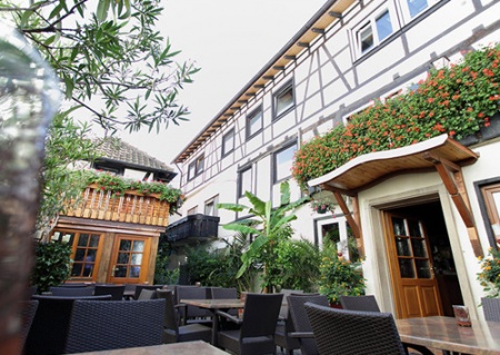 Unser Partnerhaus Hotel zum Riesen in Kandel in der Pfalz aktualisiert gerade seine Haus-Fotos. Bitte besuchen Sie uns in den kommenden Tagen erneut.