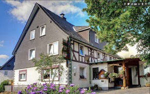  Hotel & Restaurant Lindenhof   in Bad Laasphe-Hesselbach 