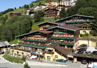 Fahrradfahrer Motorbikehotel Sonnalp in Hinterglemm