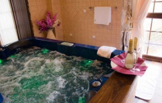  Our motorcyclist-friendly La Casa del Puente (Brücken Haus)  