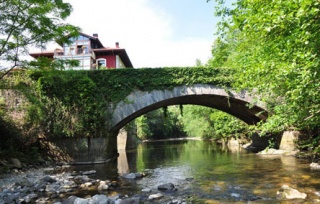  La Casa del Puente (Brücken Haus) in Regules 