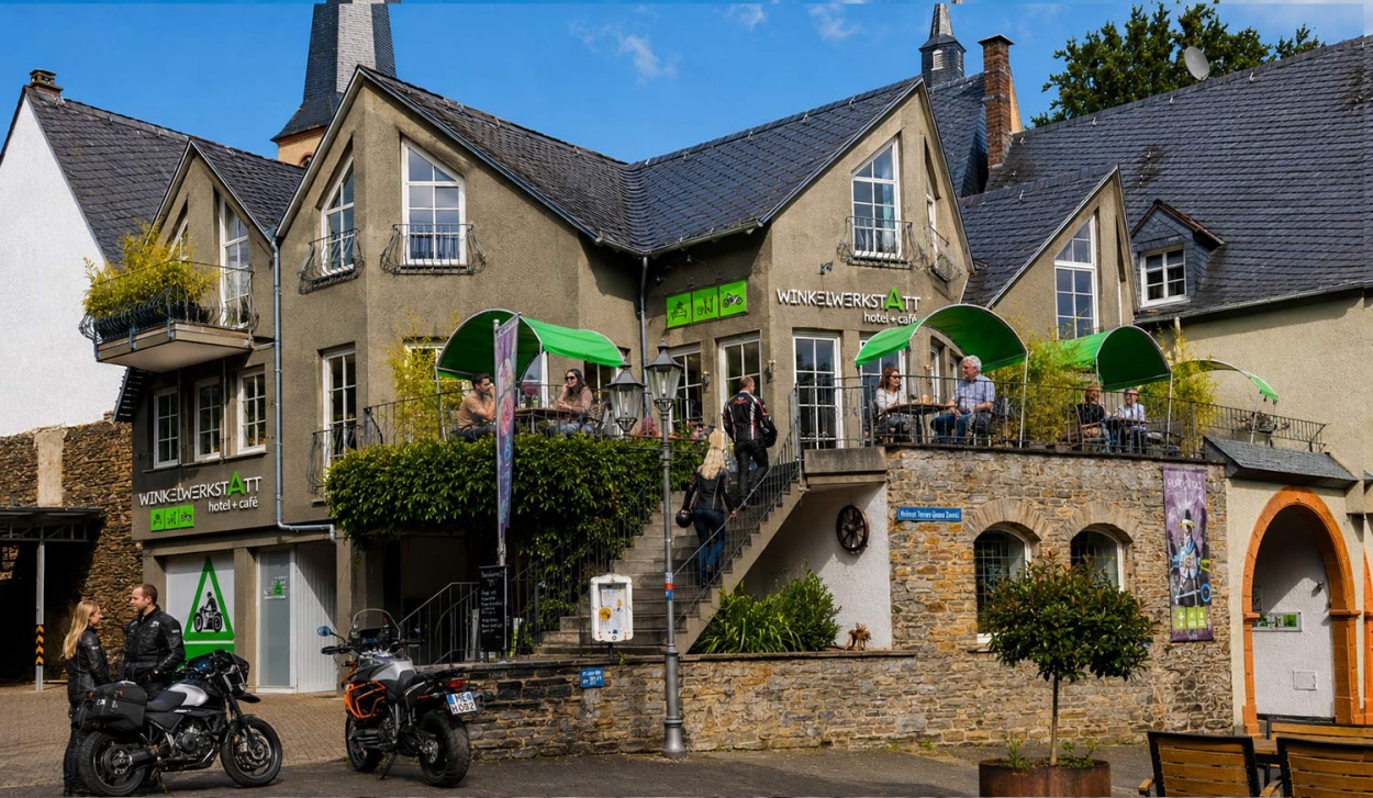 Motorradfahrerfreundliches WINKELWERKSTATT hotel + café in Kröv 