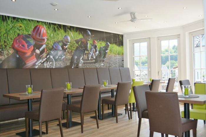  fahrradfahrerfreundliches WINKELWERKSTATT hotel + café in Kröv  