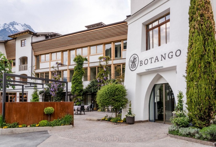  Our motorcyclist-friendly Hotel BOTANGO  