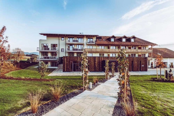 Motorrad- & Radsporthotel Hillis Musterhotel in Musterhausen – Hotelansicht