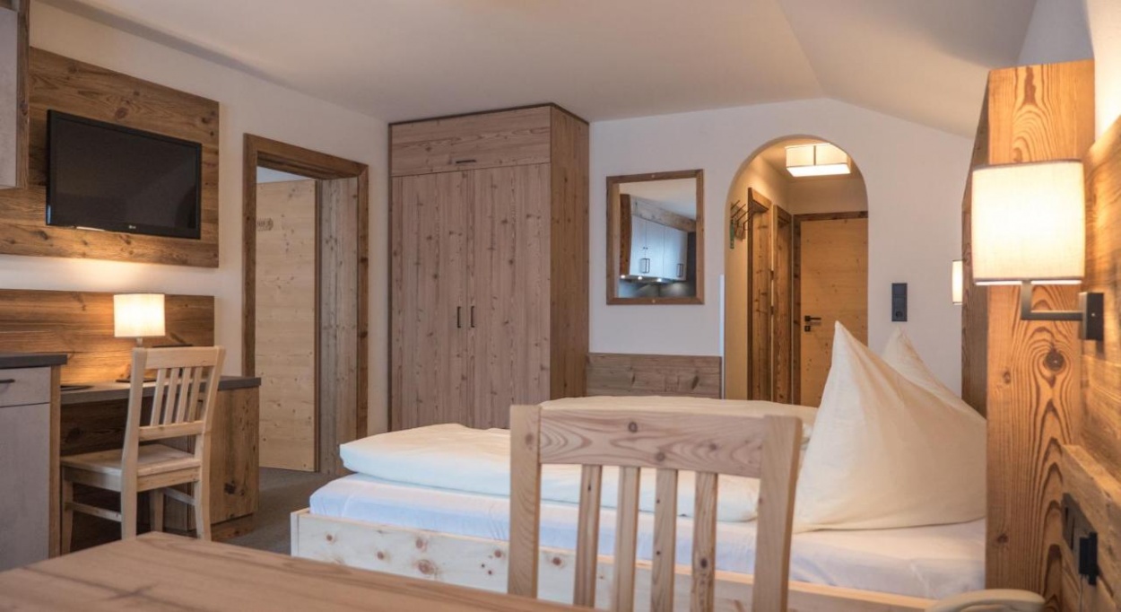  bikerfreundlches Hotel und Apart Central in Fügen im Zillertal 