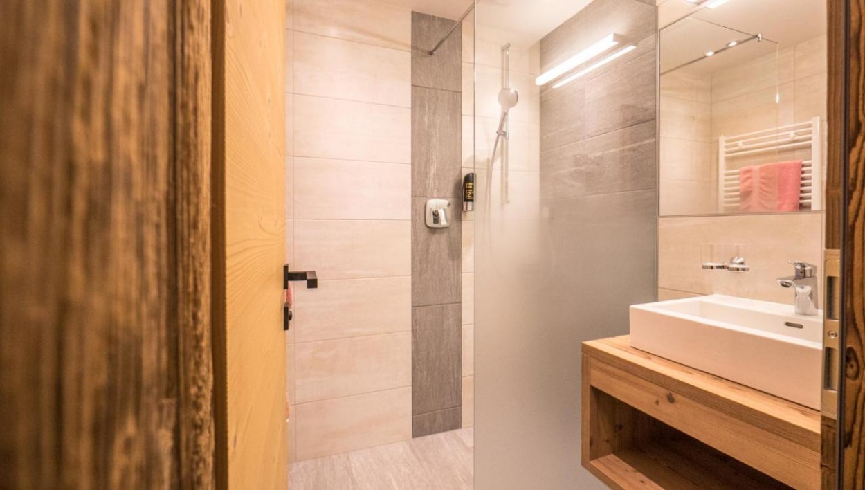  Hotel und Apart Central in Fügen im Zillertal 