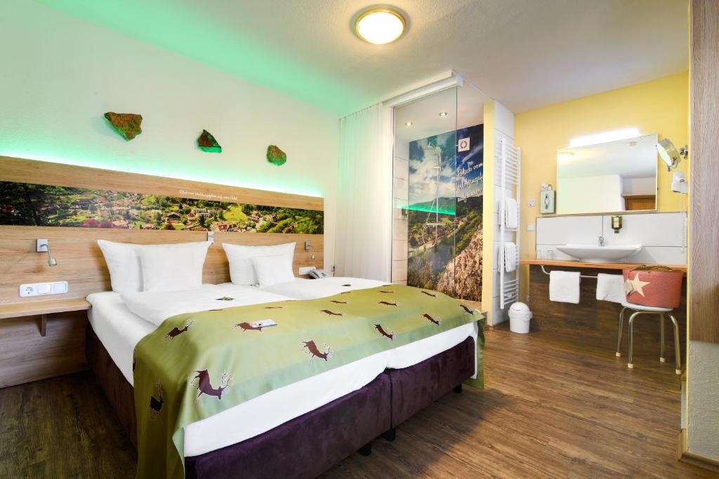  fahrradfahrerfreundliches Holzschuh`s Schwarzwaldhotel WELLNESS & SPA in Baiersbronn-Schönmünzach 