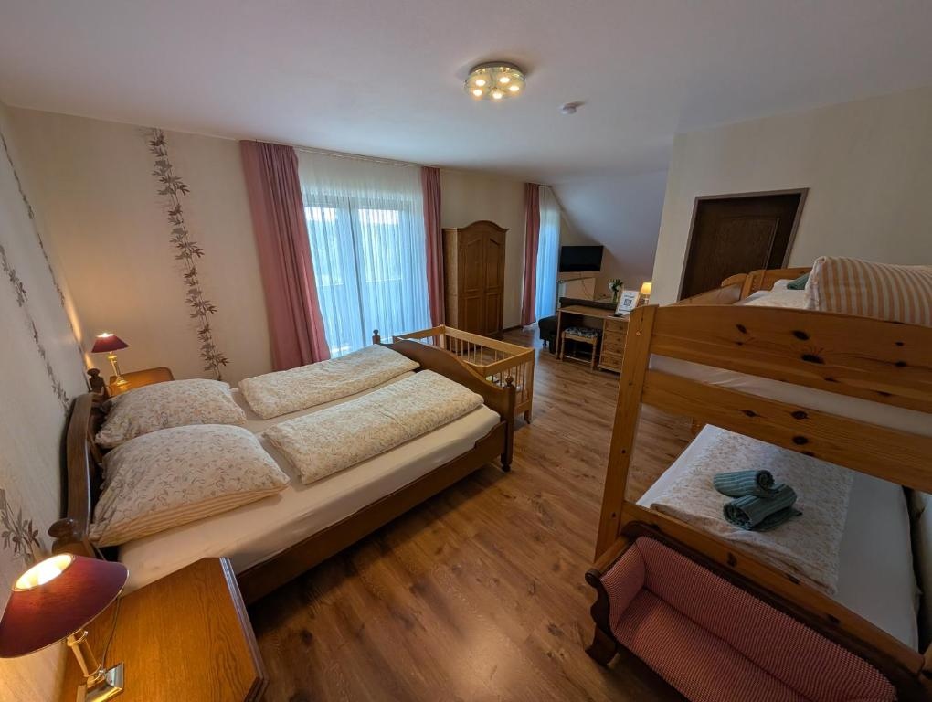 Motorrad- & Radsporthotel Zenners Landhotel in Newel – Hotelansicht
