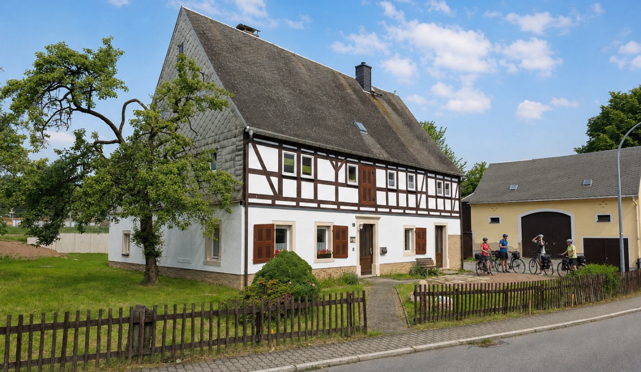 Fahrradfahrer Wahner Karl Haus in Königswalde