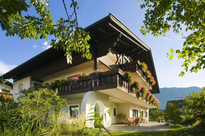 Motorrad Pension Hilpold in Lana