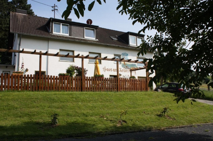 Motorrad Haus am Zeiberberg in Sinzig- Ortsteil  Westum