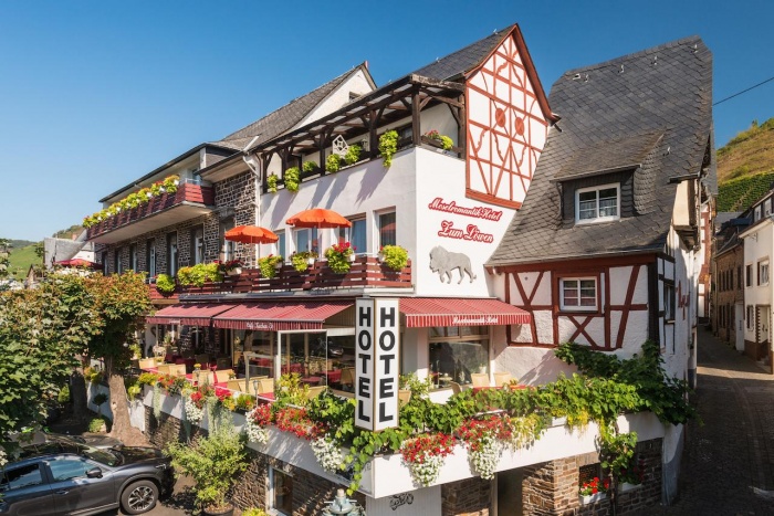  Our motorcyclist-friendly Moselromantik-Hotel zum Löwen  