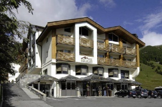  Our motorcyclist-friendly Hotel Lac Salin Spa & Mountain Resort  