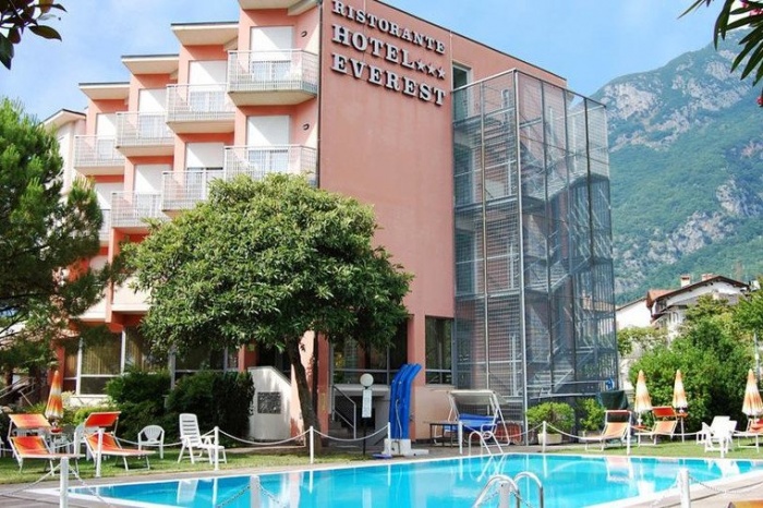  Our motorcyclist-friendly Hotel Everest  