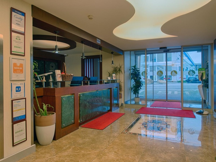  Our motorcyclist-friendly Airport Hotel Global  