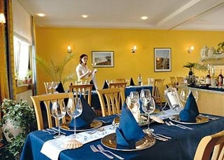  Our motorcyclist-friendly Airport-Hotel am Schwimmbad  