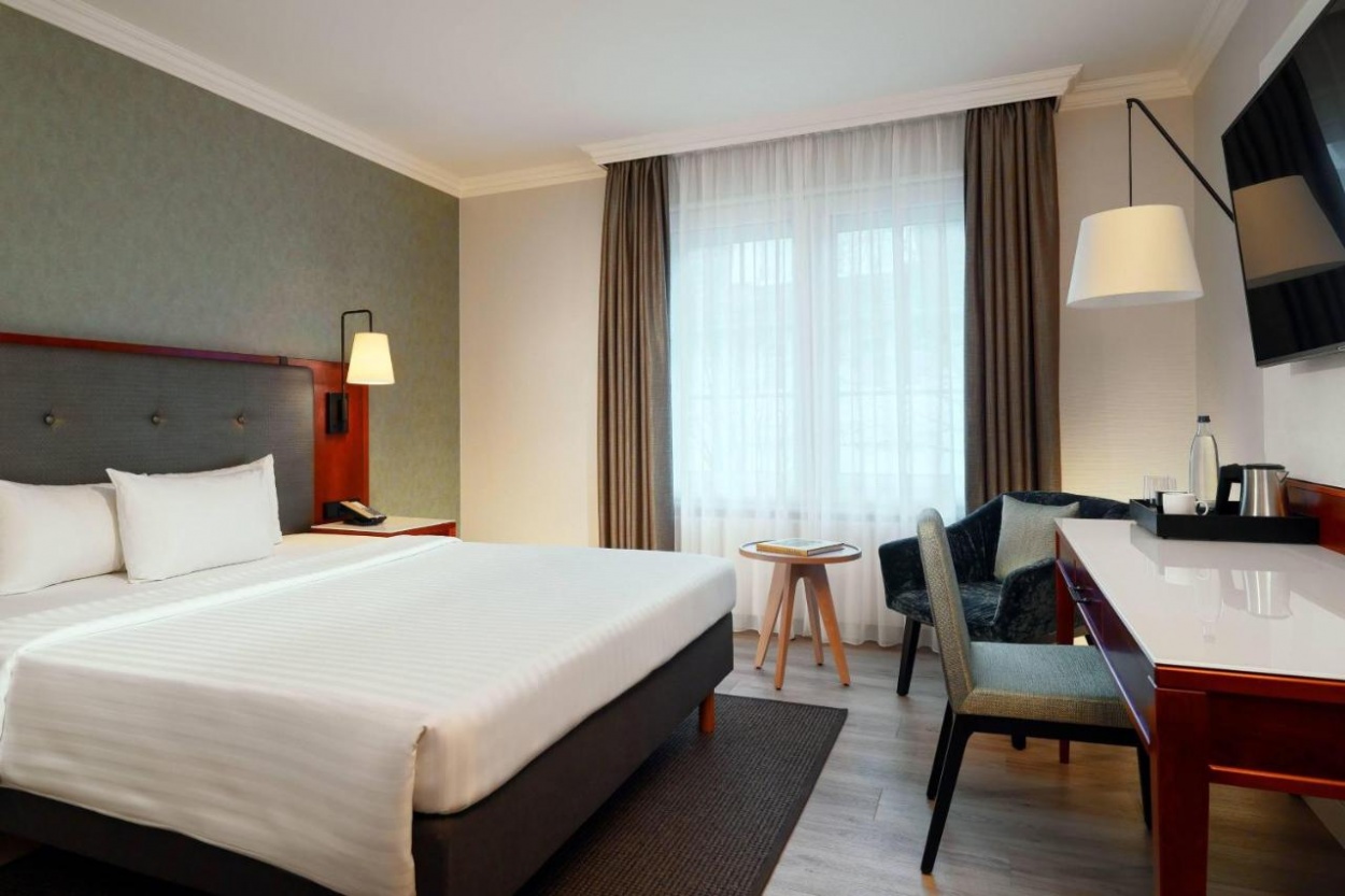  Our motorcyclist-friendly Courtyard by Marriott Hamburg Airport  