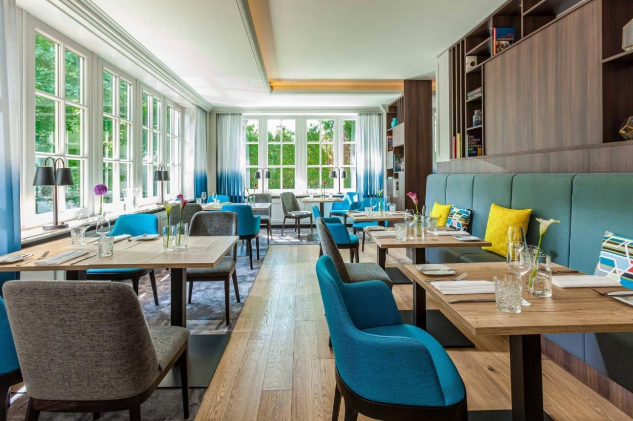 Motorrad Courtyard by Marriott Hamburg Airport in Hamburg