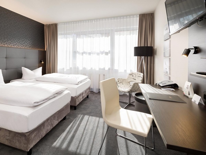 Hotel In Berlin Mit Shuttle Zum Flughafen Tegel Und Parken www.sleep-and-fly.de