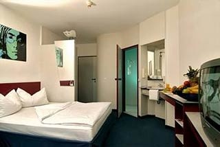  Our motorcyclist-friendly LifeHotel Vienna Airport  