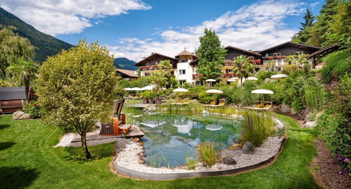 Motorrad Alpwell Hotel und Chalets Burggraefler in Tisens bei Meran (BZ)