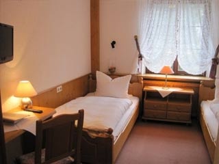  Our motorcyclist-friendly Hotel ALBANS Sonne  