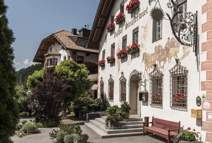 Fietsenhotel Strasserwirt Herrenansitz zu Tirol in Strassen