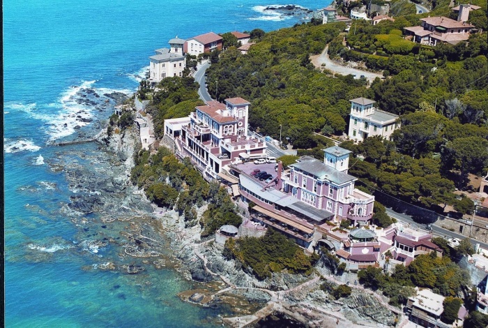 Motorcycle Hotel Baia del Sorriso in Castiglioncello