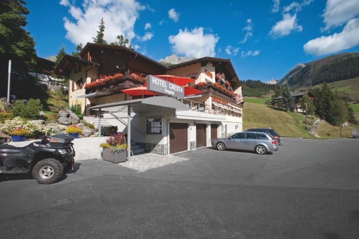 Fahrradfahrer Hotel Cresta in Sedrun