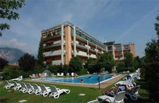  Familien Urlaub - familienfreundliche Angebote im Ambassador Suite Hotel in Riva del Garda in der Region Gardasee 