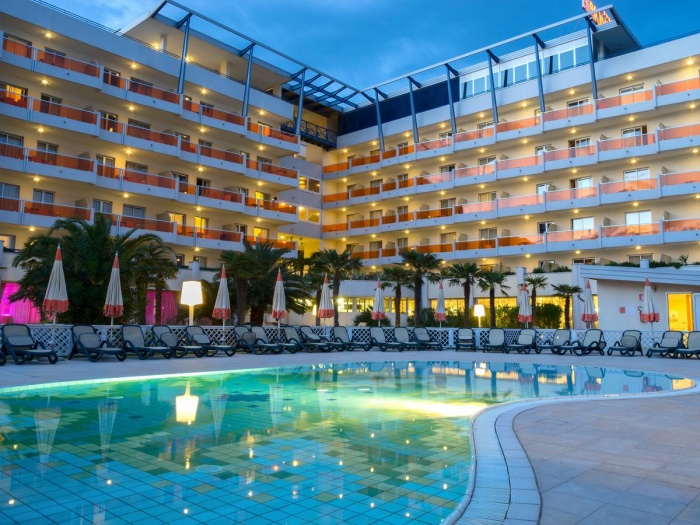 Fahrradfahrer Bibione Palace Suite Hotel in Bibione di San Michele al Tagliamento (Ve)