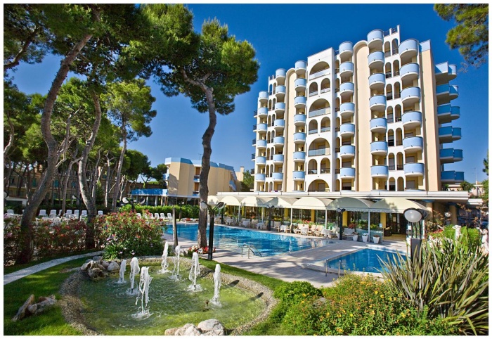 Fahrradfahrer Hotel Promenade in Giulianova Lido (TE)