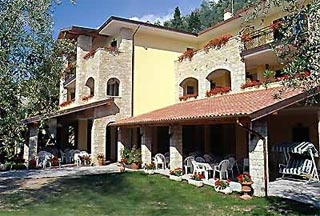  Familien Urlaub - familienfreundliche Angebote im Hotel Veronesi in Castelletto di Brenzone (VR) in der Region Gardasee 