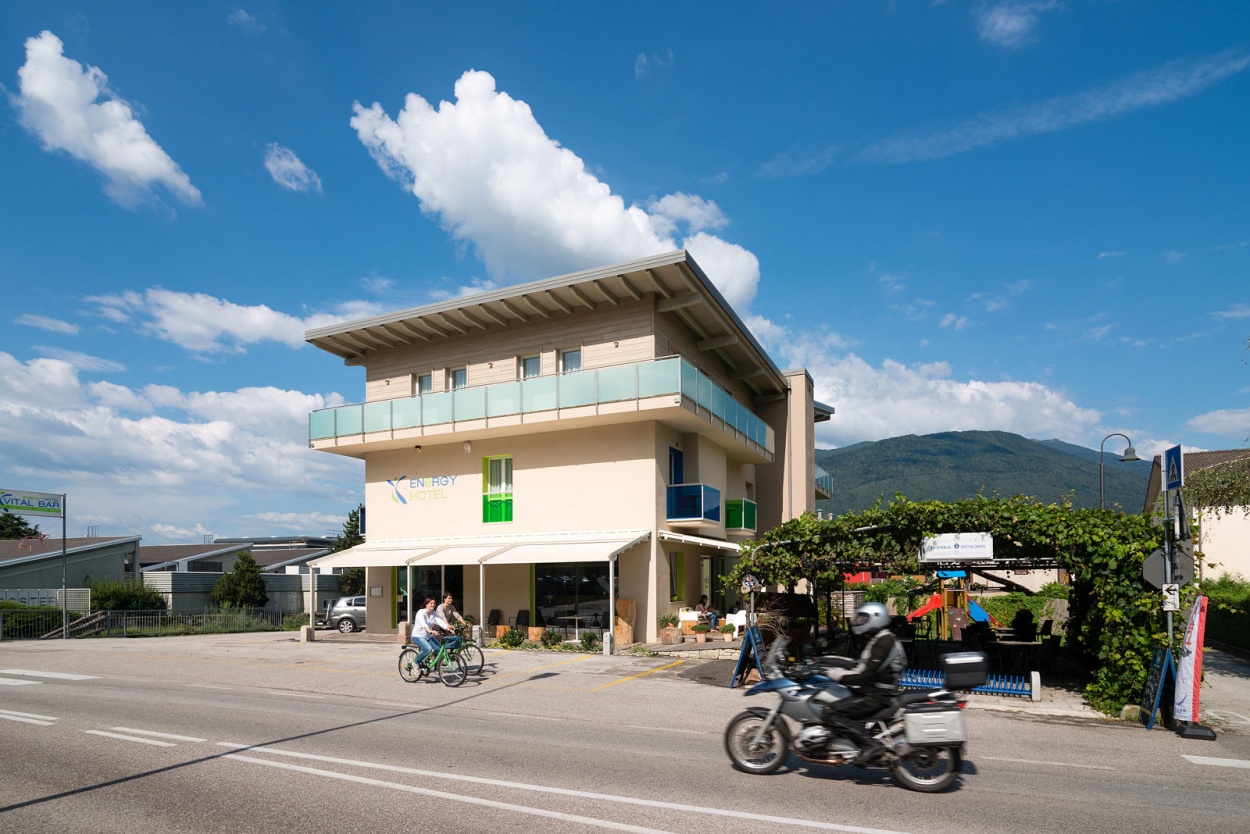 Motorradfahrerfreundliches Energy Hotel in Calceranica al Lago