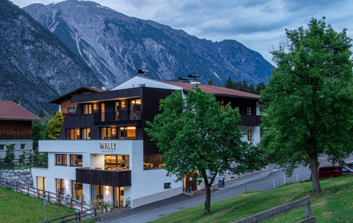 Fahrradfahrer Berg-Apartments Wally in Tirol in Zams